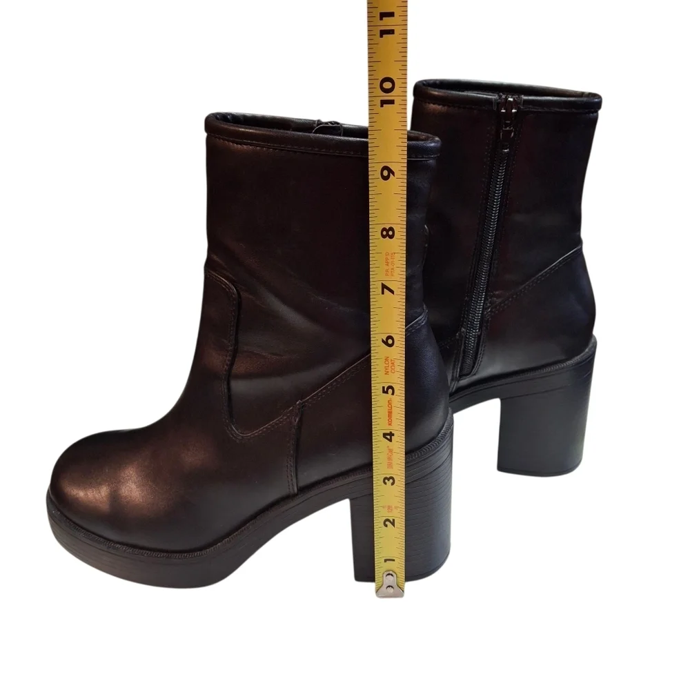 Urban Outfitters Mid-Calf Side Zipper Block Heel Black Boots   Women Size 7 - Picture 13 of 16